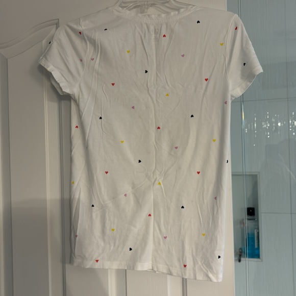 Laddie’s Small V-neck Gap Heart T-shirt - Picture 4 of 5